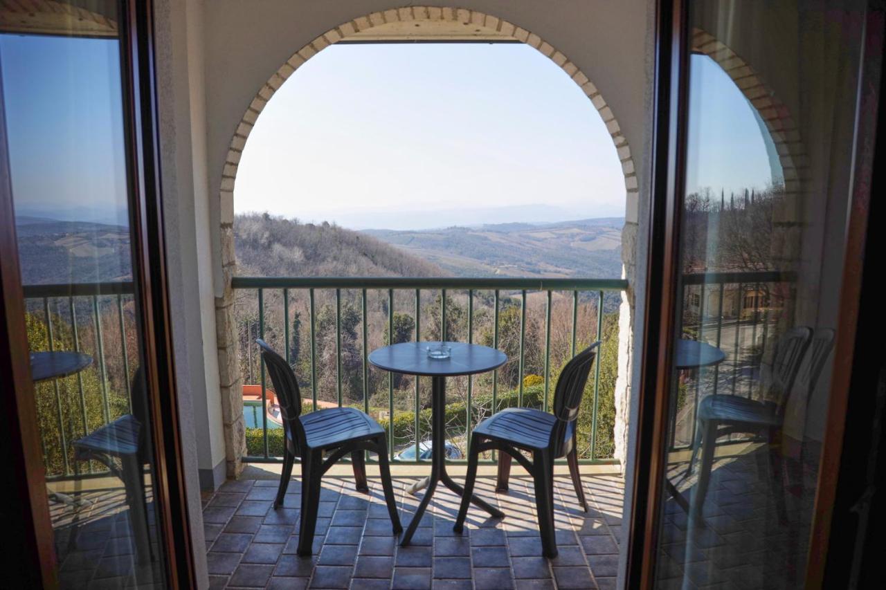 Hotel Ristorante Al Brunello Di モンタルチーノ エクステリア 写真