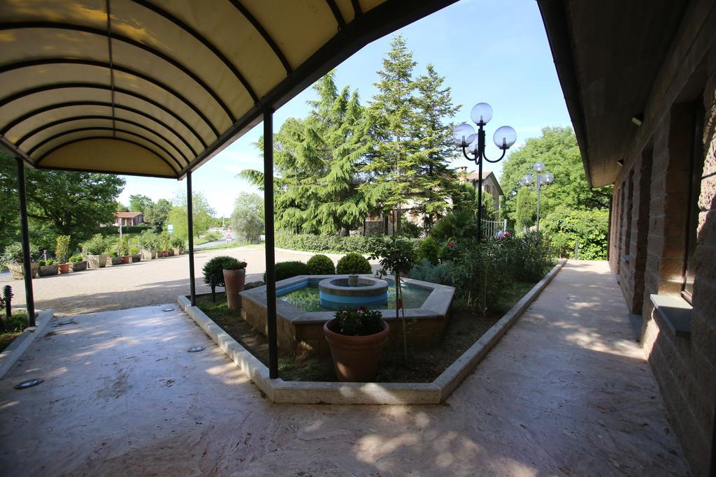 Hotel Ristorante Al Brunello Di モンタルチーノ エクステリア 写真