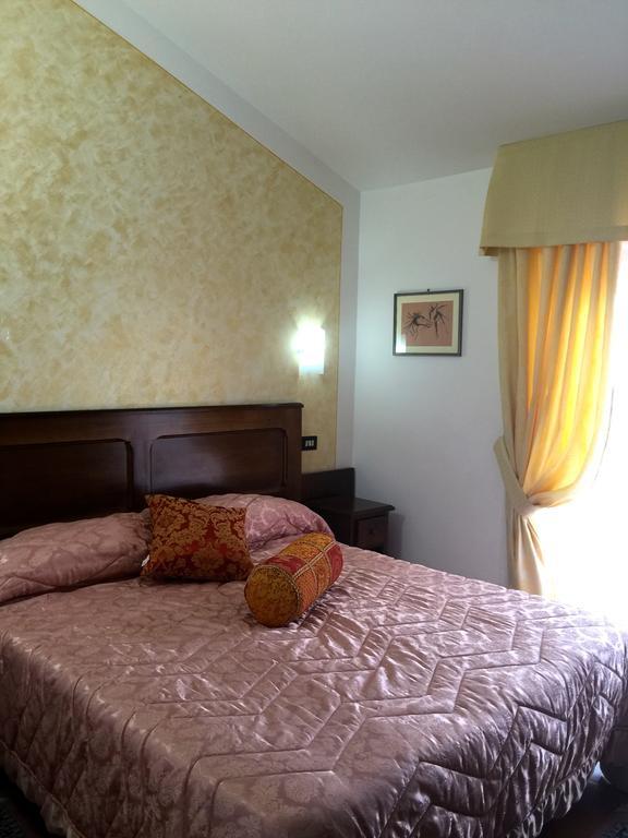Hotel Ristorante Al Brunello Di モンタルチーノ 部屋 写真