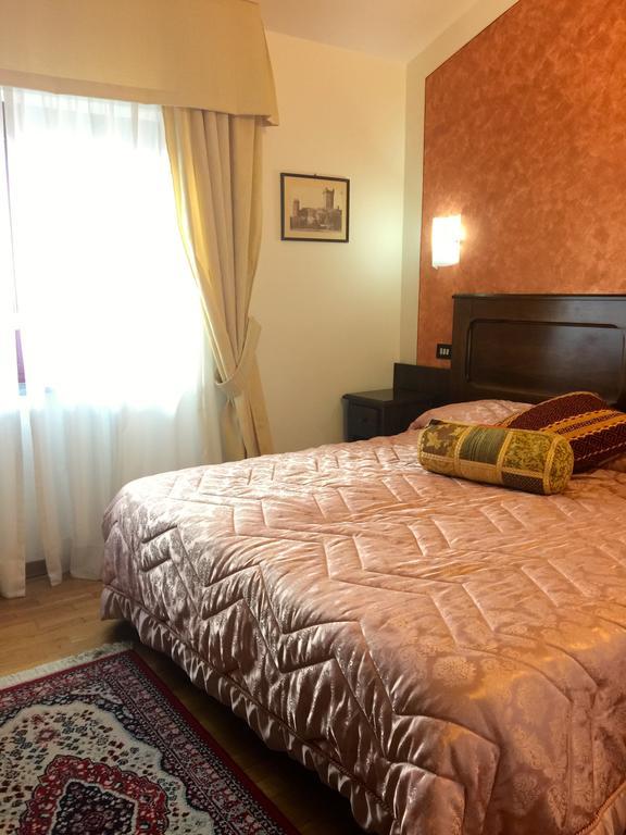 Hotel Ristorante Al Brunello Di モンタルチーノ 部屋 写真