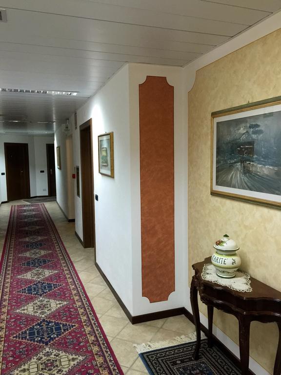 Hotel Ristorante Al Brunello Di モンタルチーノ 部屋 写真