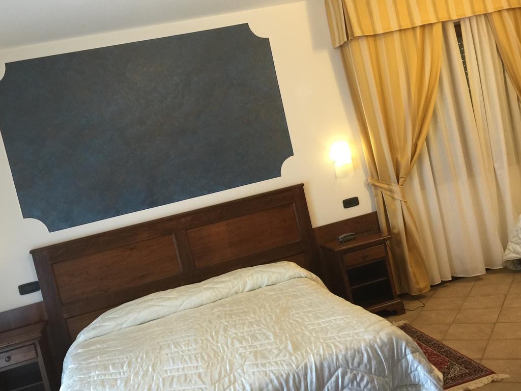 Hotel Ristorante Al Brunello Di モンタルチーノ 部屋 写真