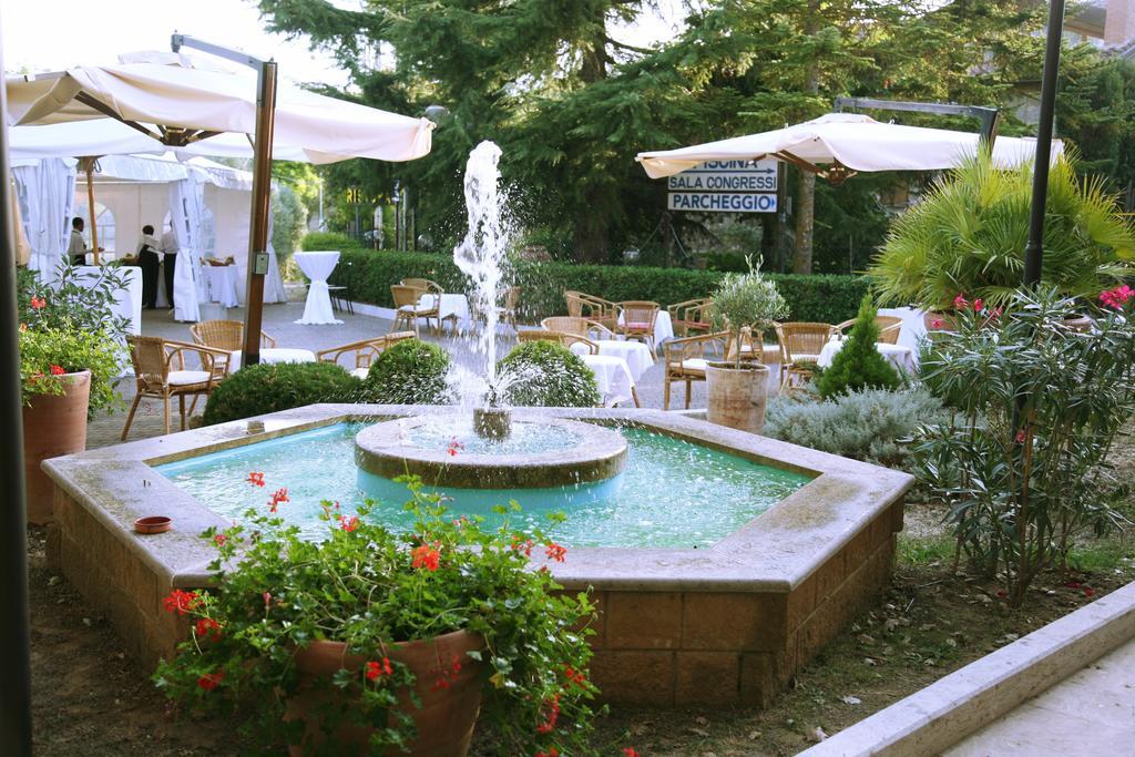 Hotel Ristorante Al Brunello Di モンタルチーノ エクステリア 写真