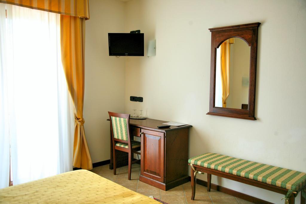 Hotel Ristorante Al Brunello Di モンタルチーノ 部屋 写真