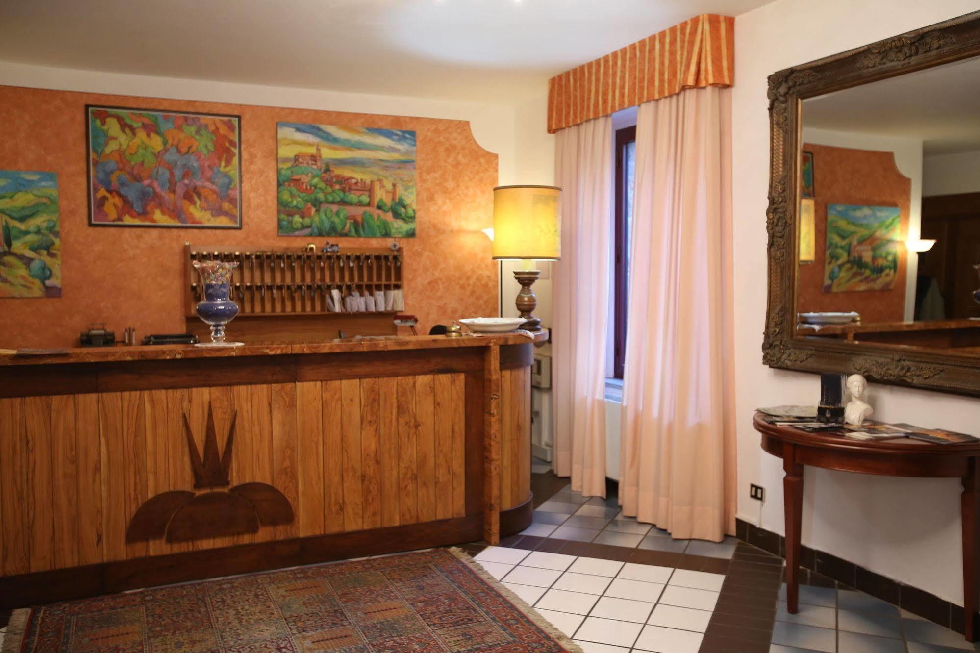 Hotel Ristorante Al Brunello Di モンタルチーノ エクステリア 写真