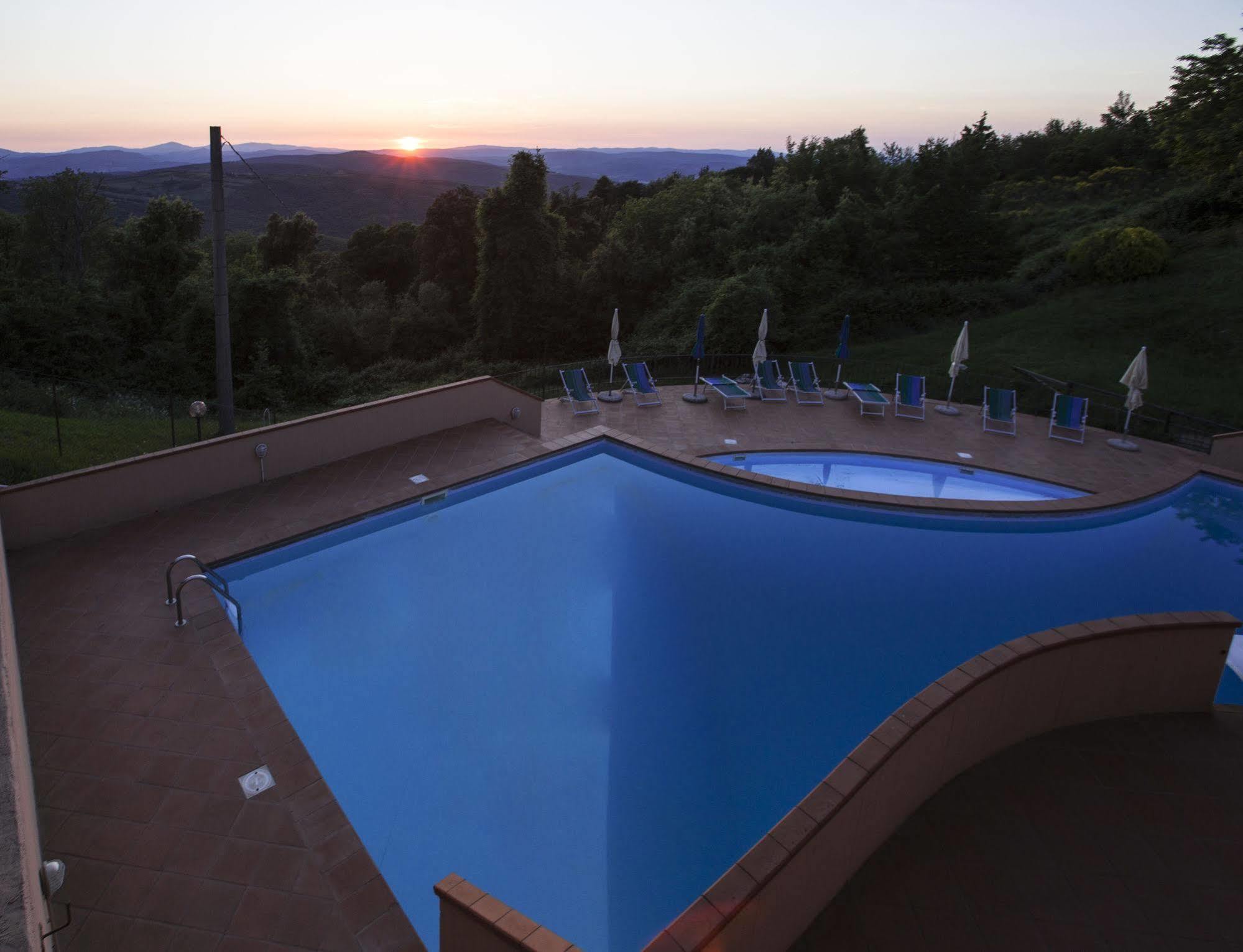 Hotel Ristorante Al Brunello Di モンタルチーノ エクステリア 写真