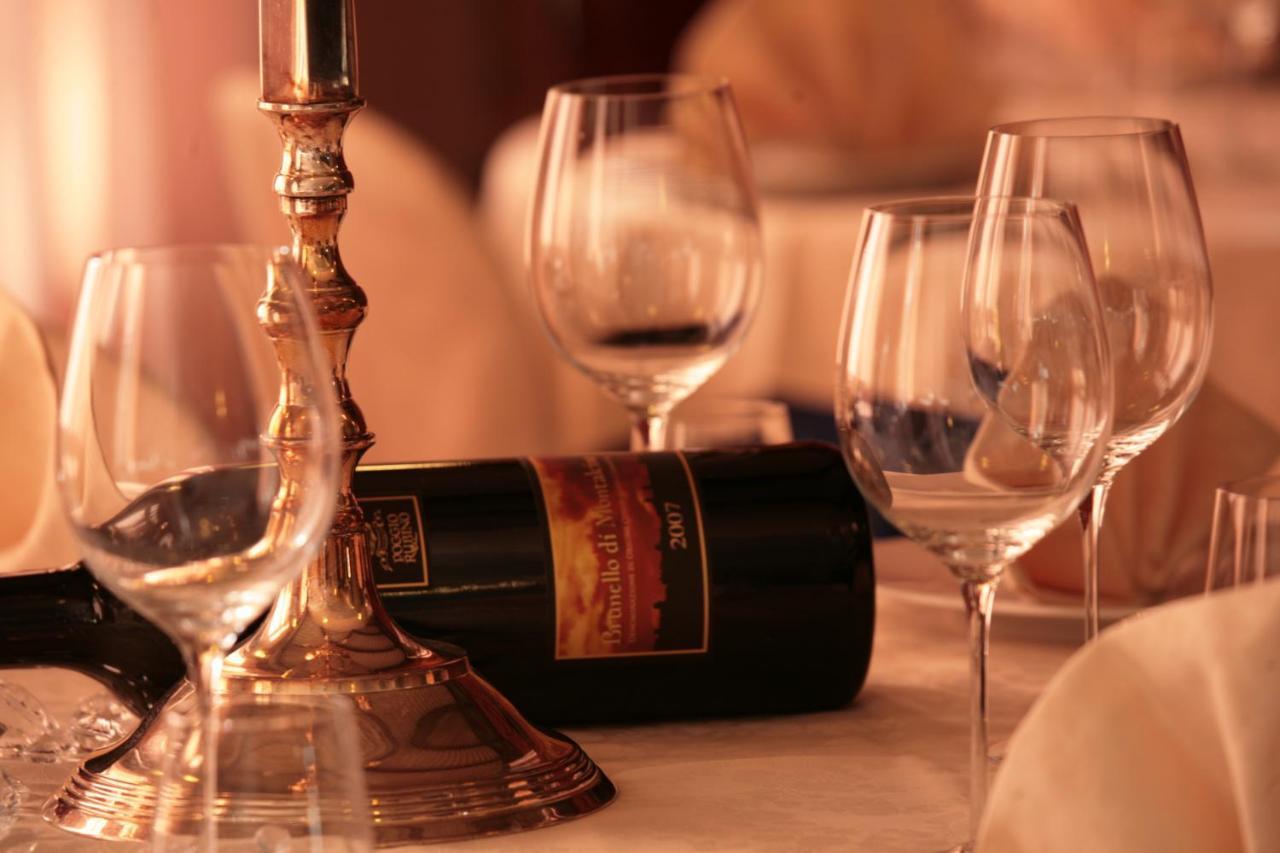 Hotel Ristorante Al Brunello Di モンタルチーノ エクステリア 写真
